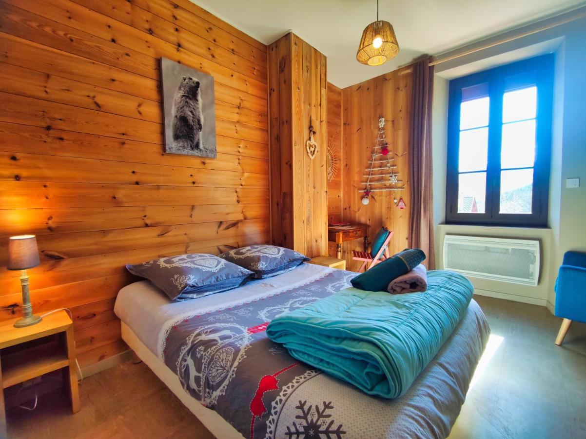 Le Sapin Rouge - Restaurant - Bar - Chambres D'Hotes Artigues  Luaran gambar